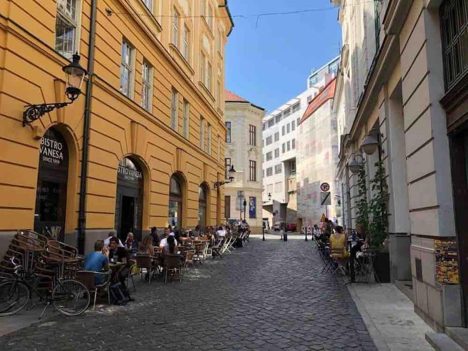 I & I Apart, Garage - Historical Old Town Bratislava Exterior photo